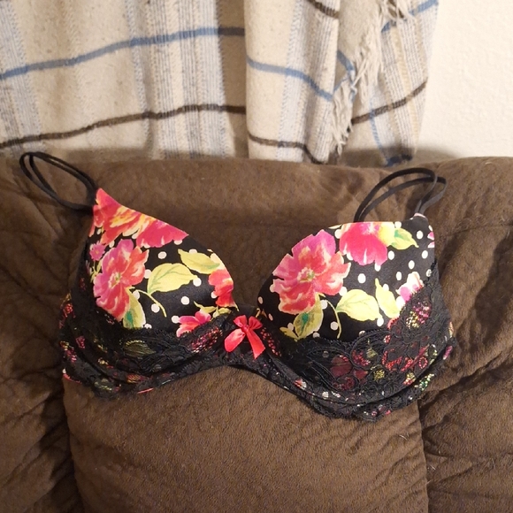 Victoria's Secret Other - Victoria's Secret Black and Pink Floral Bra